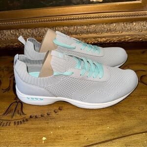 Easy Spirit Tahlor womens Sneaker Shoes light Gray & Blue Brand New Ladies